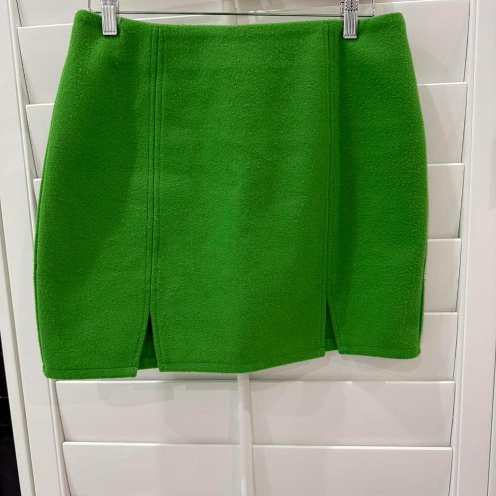 Women's Brand Pretty Green mini skirt with 2‎ slits on the front